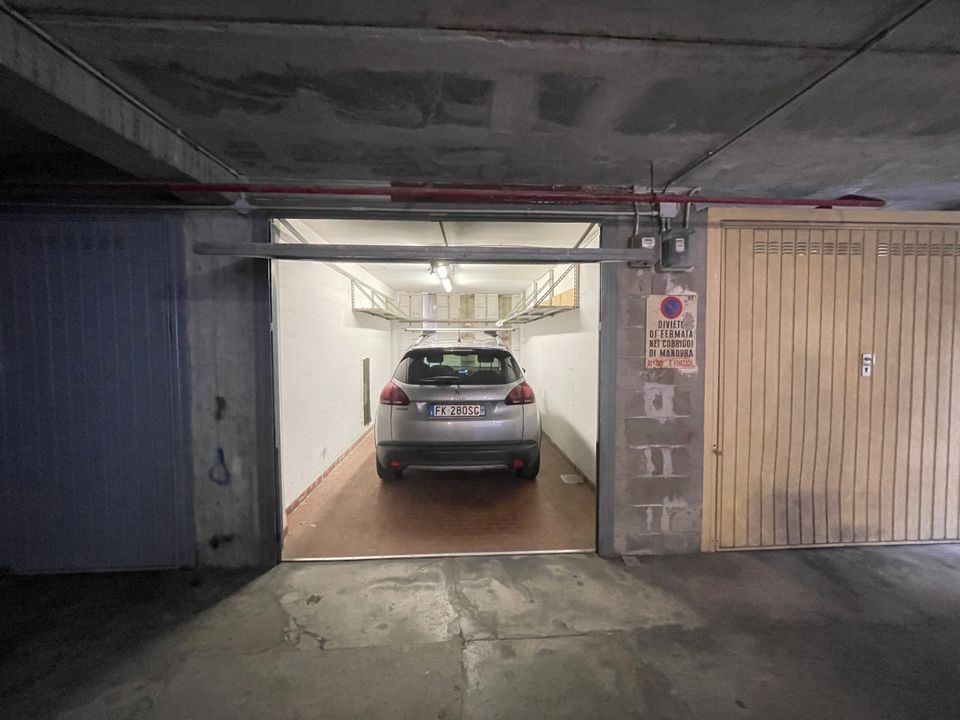 Garage i Genoa, Genoa - foto 1