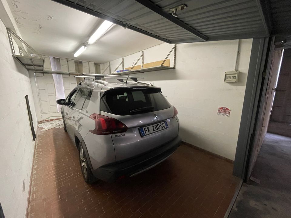 Garage i Genoa, Genoa - foto 2