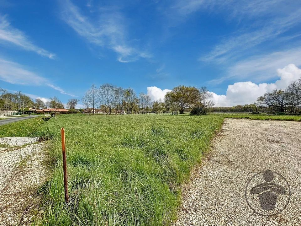 Helårsgrund i Saint-Médard-de-Guizières, Gironde - foto 2