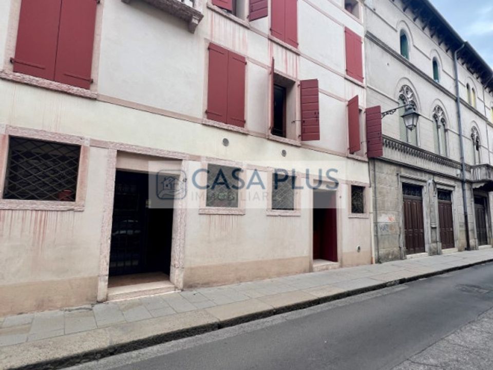 Erhvervsejendom i Bassano del Grappa, Vicenza - foto 1