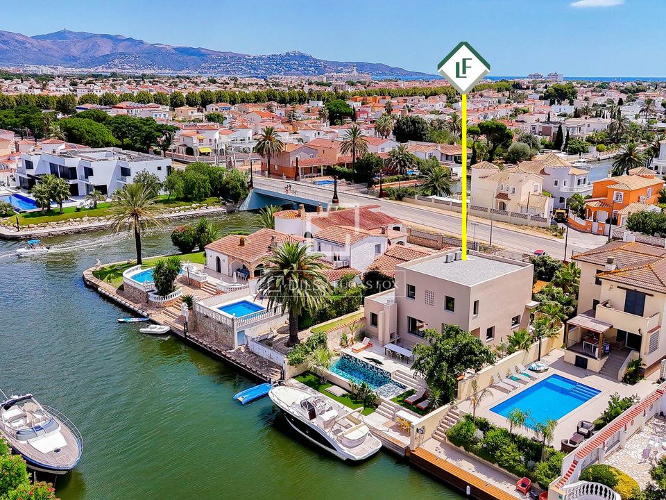 Villa i Empuriabrava, Gerona - foto 1