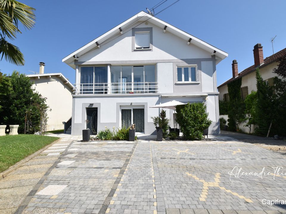 Villa a Saint-Denis-les-Bourg, Ain - foto 2