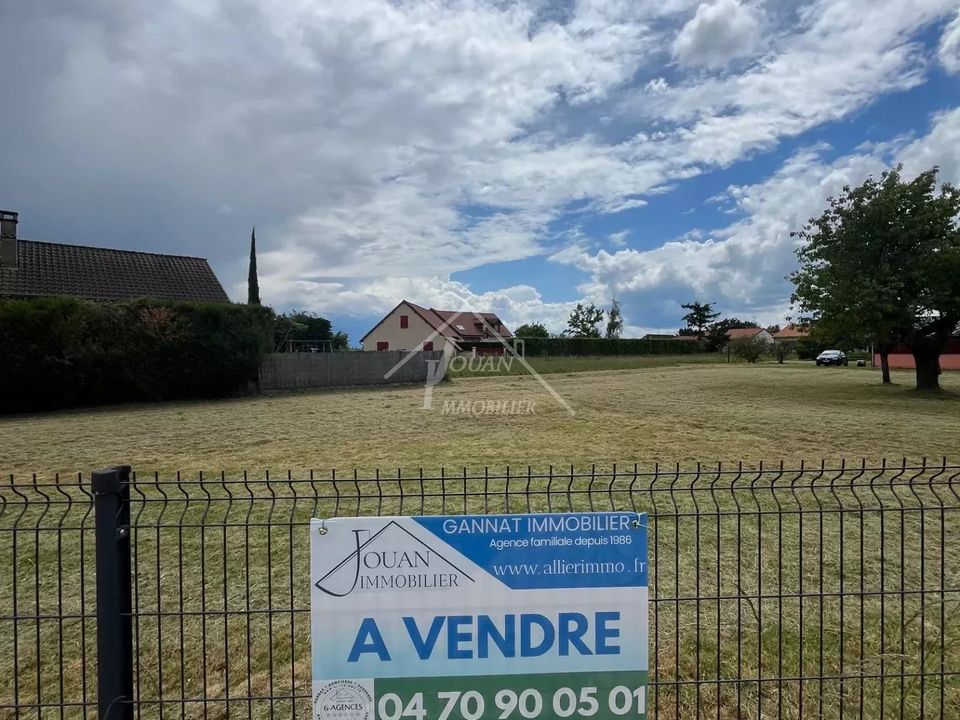 Helårsgrund i Vendat, Allier - foto 1