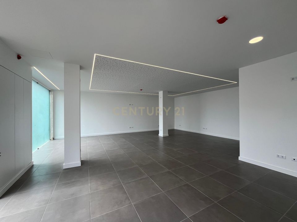 L'establiment comercial a Sao Pedro da Cadeira, Lisbon - foto 5