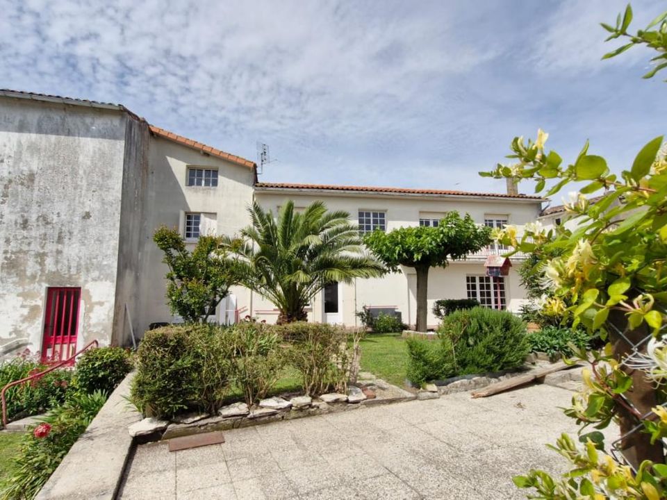 Villa i Mortagne-sur-Gironde, Charente-Maritime - foto 1