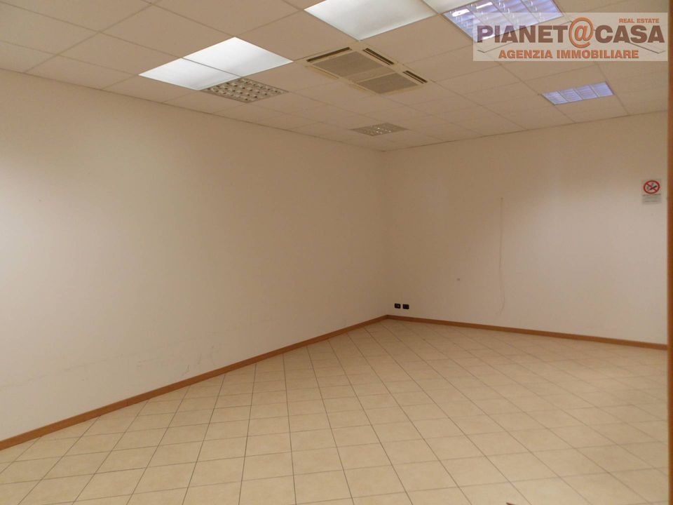 Gewerbeimmobilie in San Benedetto Del Tronto, Ascoli Piceno - Foto 1