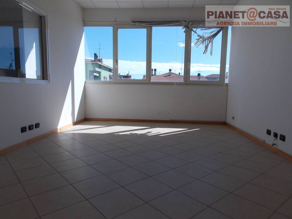 Gewerbeimmobilie in San Benedetto Del Tronto, Ascoli Piceno - Foto 2