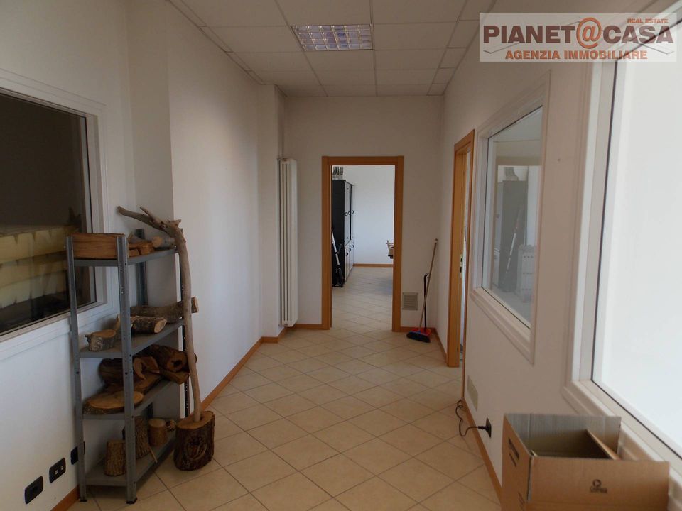 Gewerbeimmobilie in San Benedetto Del Tronto, Ascoli Piceno - Foto 4