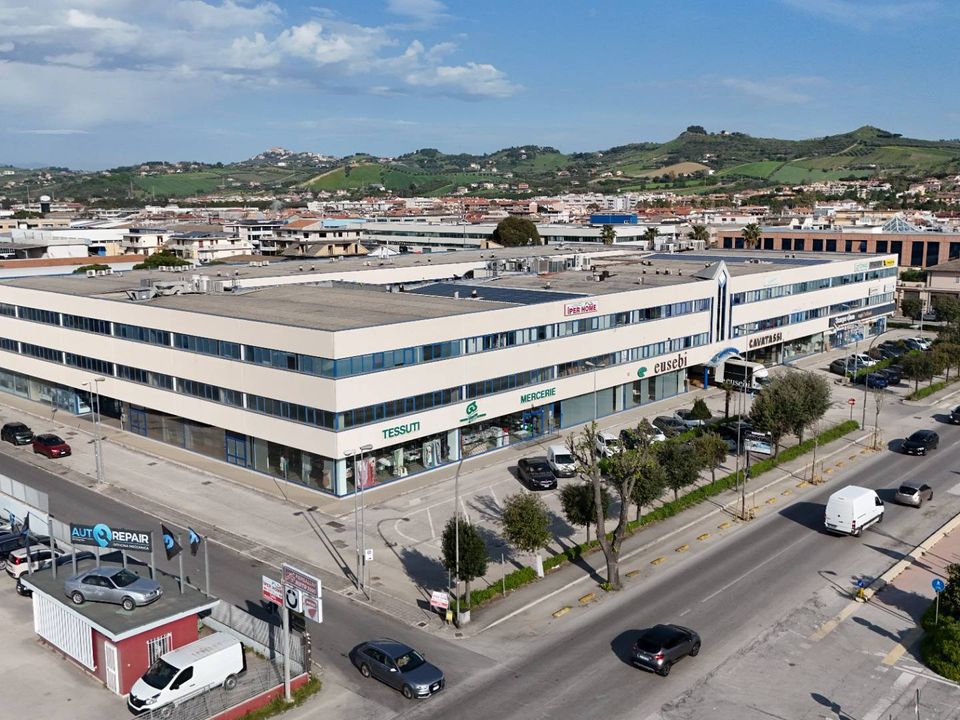 Gewerbeimmobilie in San Benedetto Del Tronto, Ascoli Piceno - Foto 5