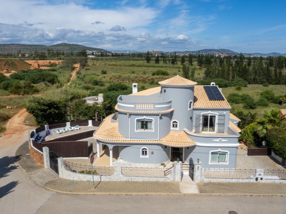 Villa i Quarteira, Faro - foto 1