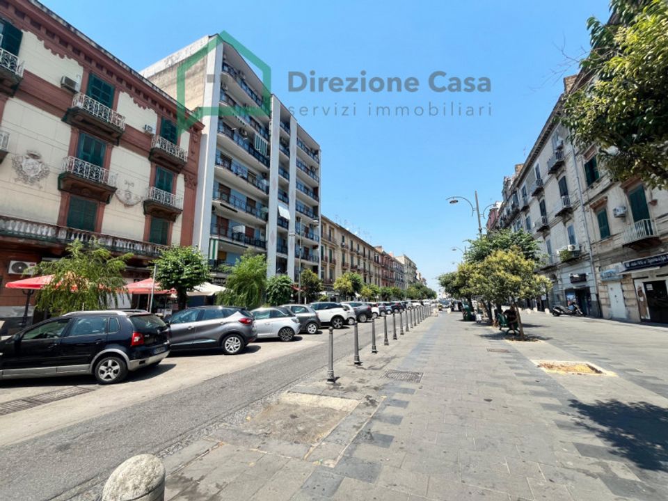 Erhvervsejendom i Naples, Naples - foto 1