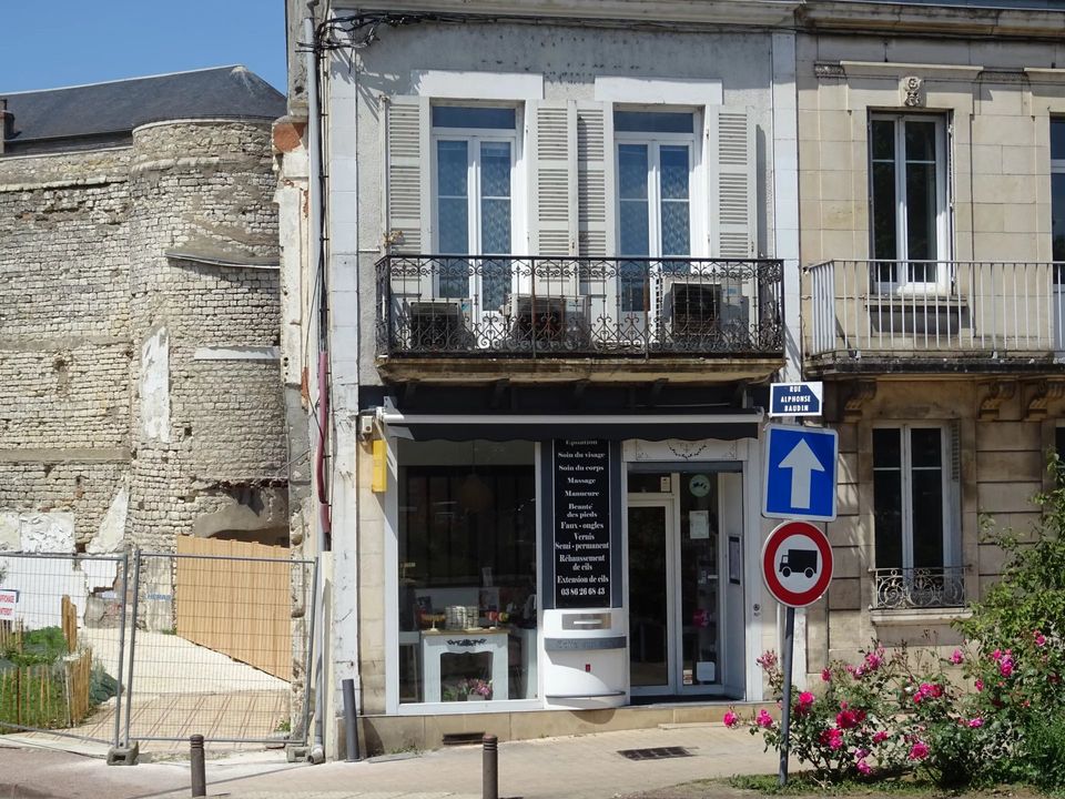 Erhvervsejendom i Cosne-Cours-Sur-Loire, Nievre - foto 1