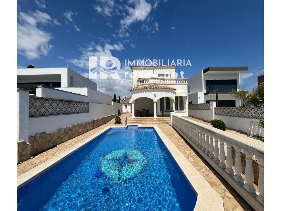 Villa i Empuriabrava, Gerona - foto 1