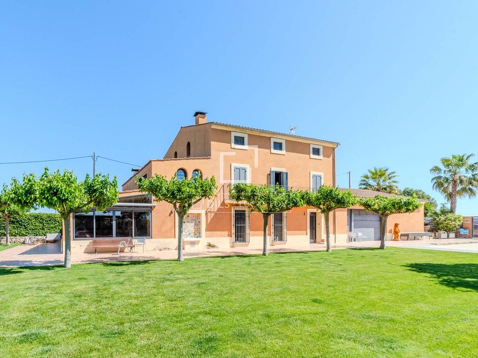 Casa de campo en La Granada, Barcelona - foto 1