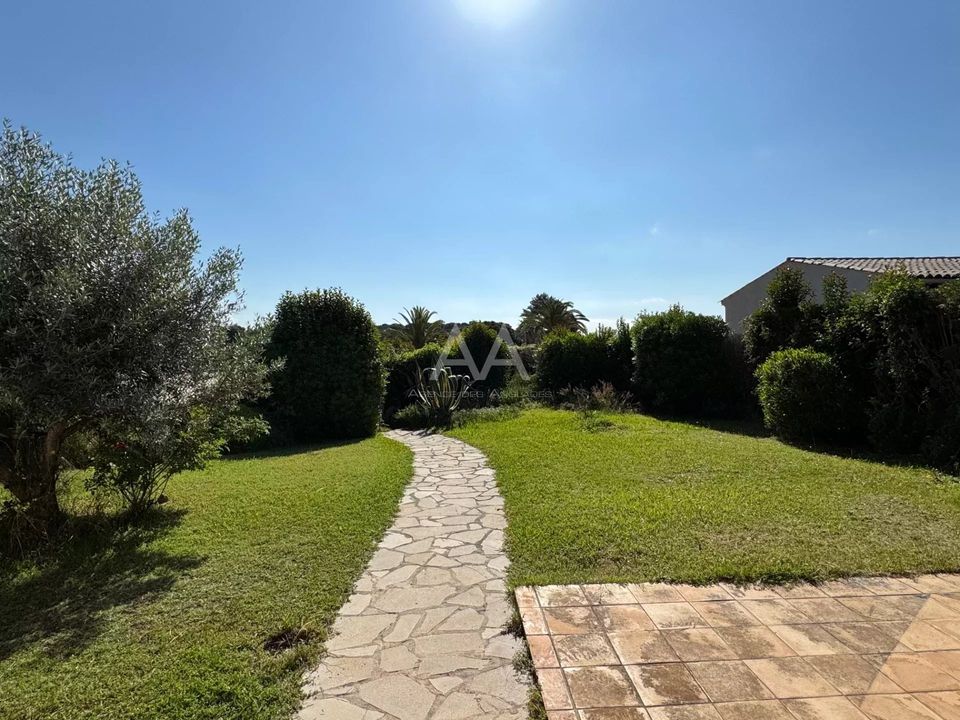Villa i Villeneuve-Loubet, Alpes-Maritimes - foto 1