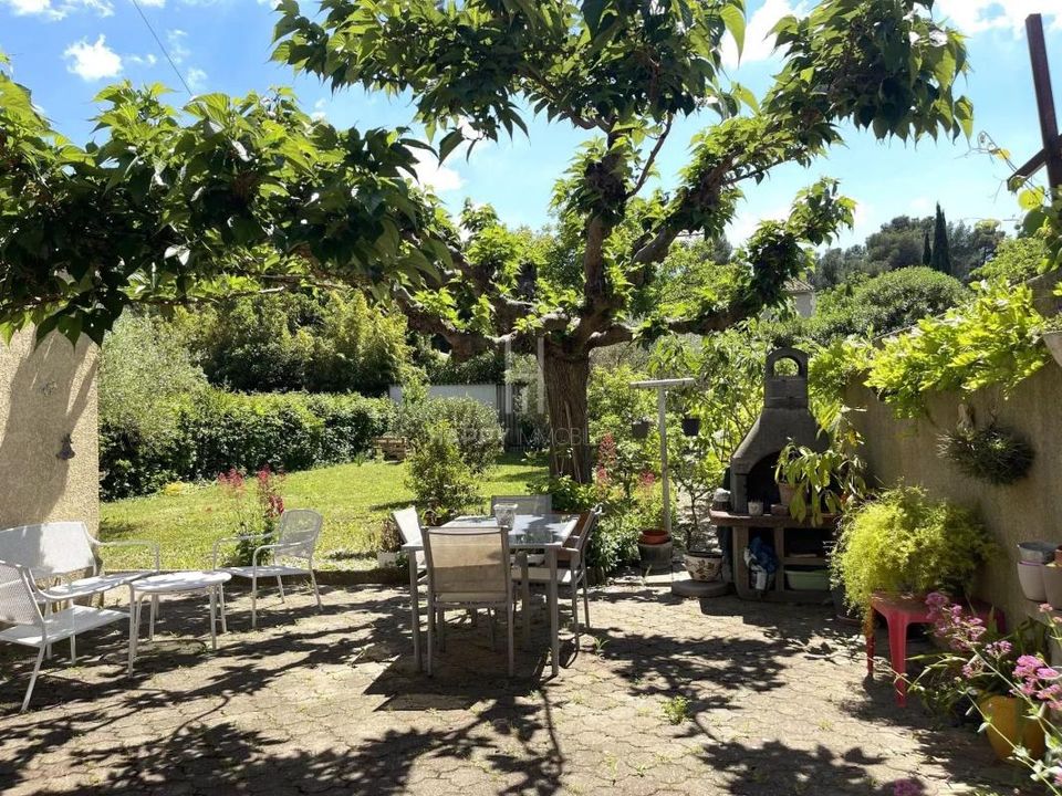 Villa i Saint-Étienne-du-Grès, Bouches-du-Rhone - foto 1
