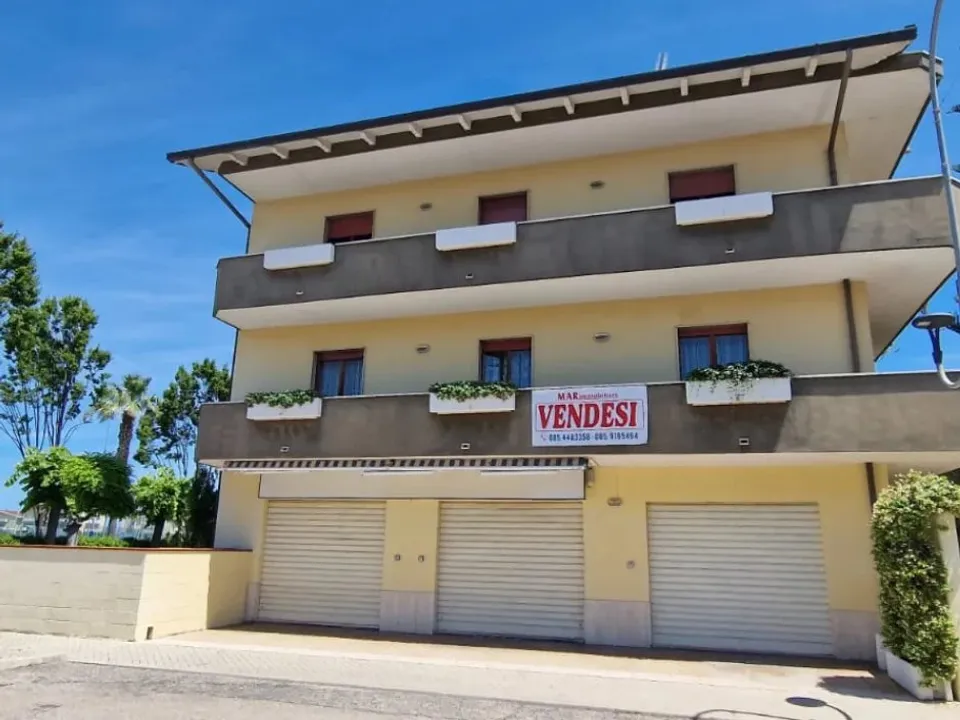 Villa - Montesilvano Marina, Pescara - photo 1