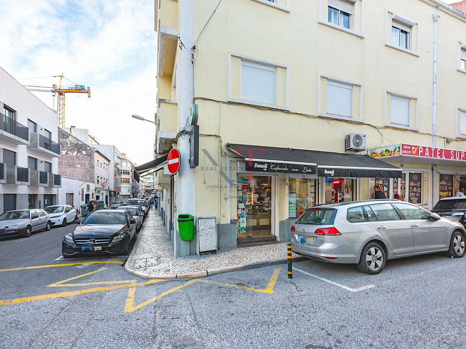 Erhvervsejendom i Moscavide, Lisbon - foto 1