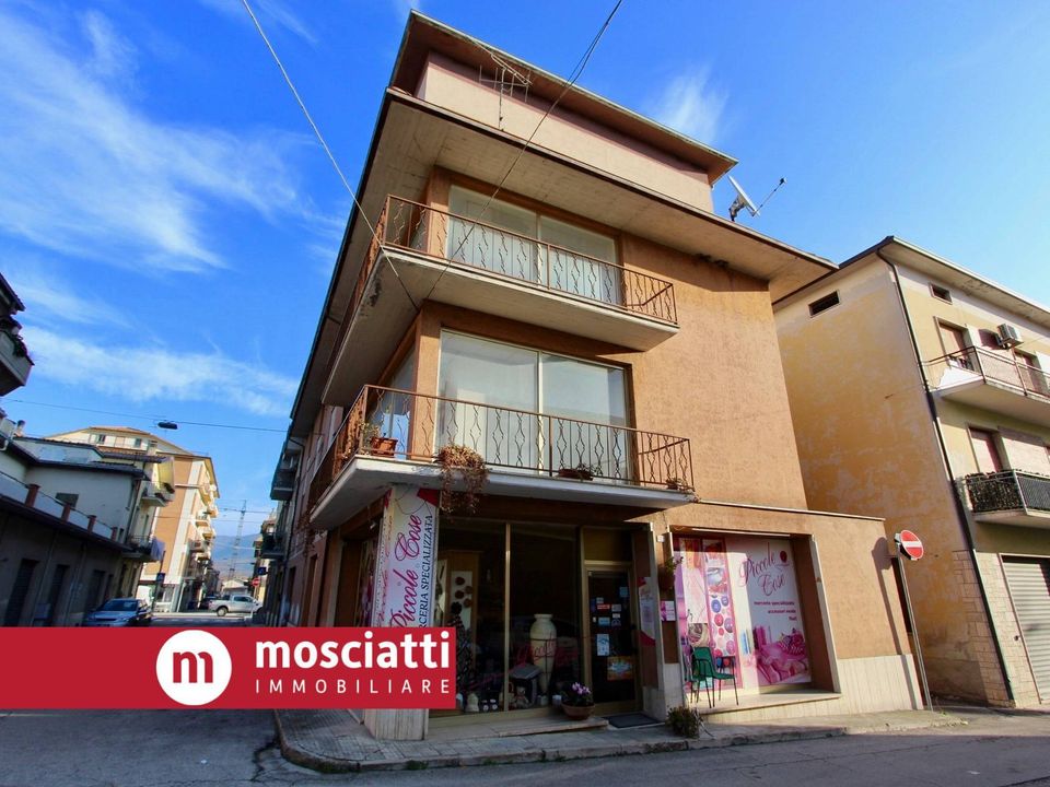 Erhvervsejendom i Castelraimondo, Macerata - foto 2