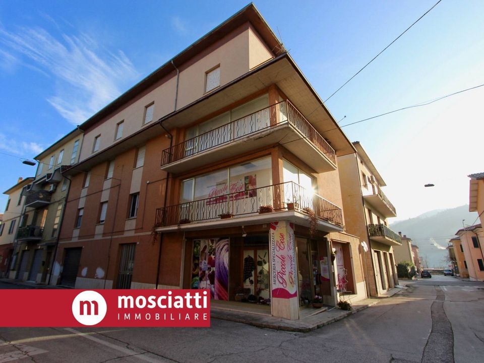 Erhvervsejendom i Castelraimondo, Macerata - foto 3