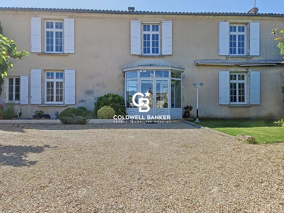 Villa a Saint-Jean-d'Angely, Charente-Maritime - foto 1