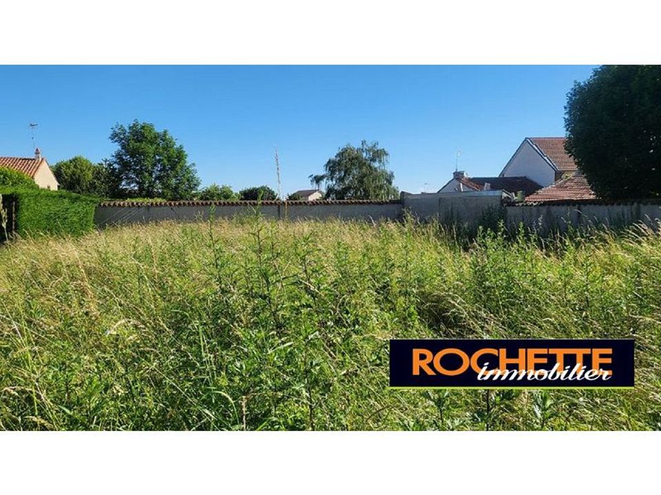 Tomt i Chalain-le-Comtal, Loire - bilde 1