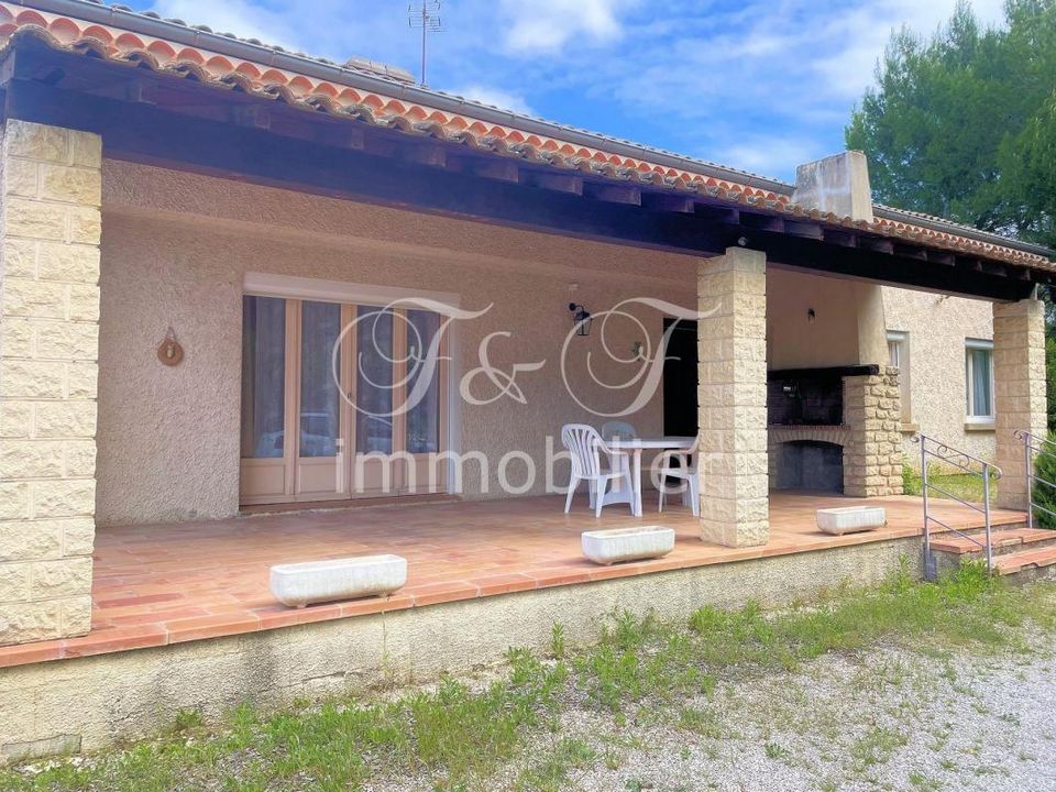 Villa in Robion, Vaucluse - photo 1