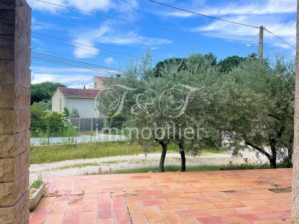 Villa in Robion, Vaucluse - photo 2