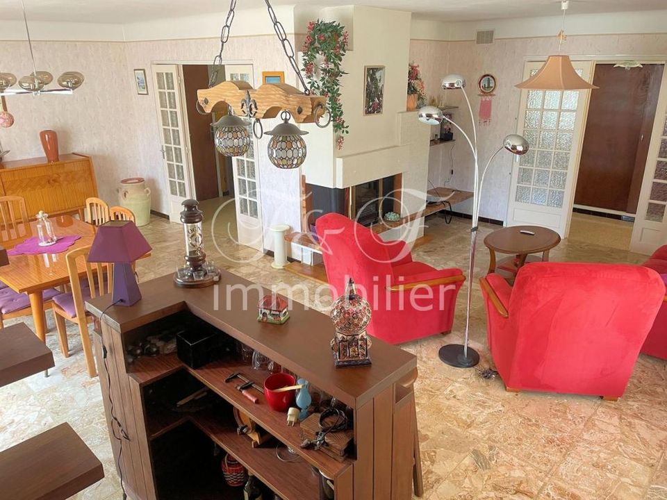 Villa in Robion, Vaucluse - photo 5