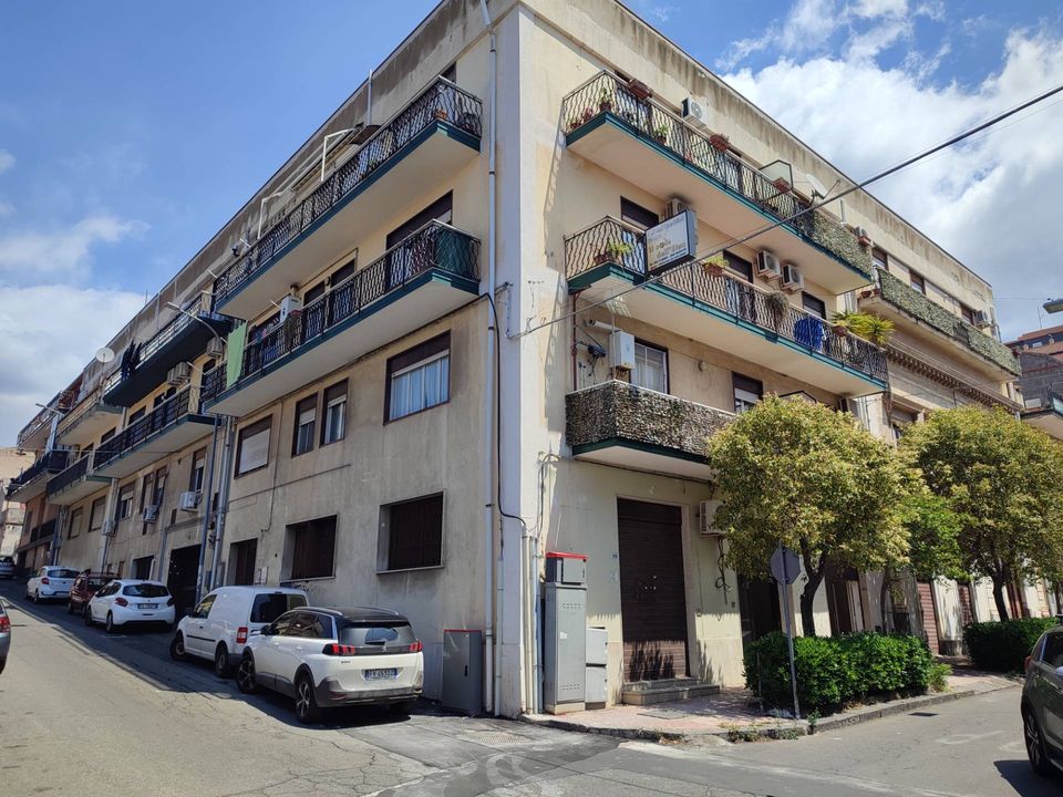 Erhvervsejendom i Belpasso, Catania - foto 1