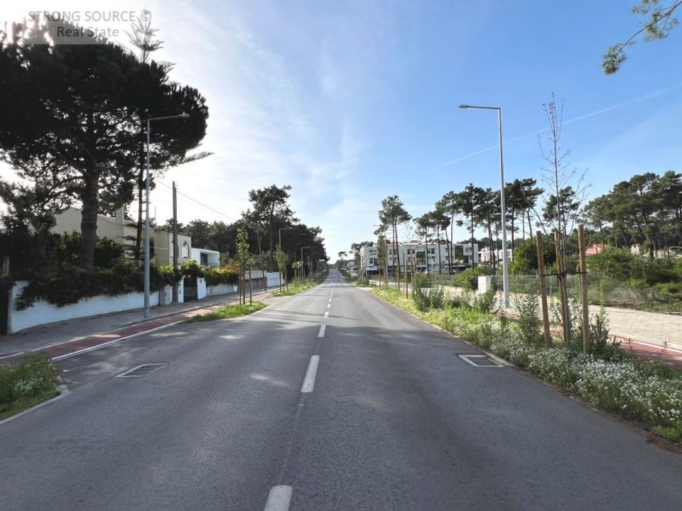 Terreno en Almada, Setubal - foto 3