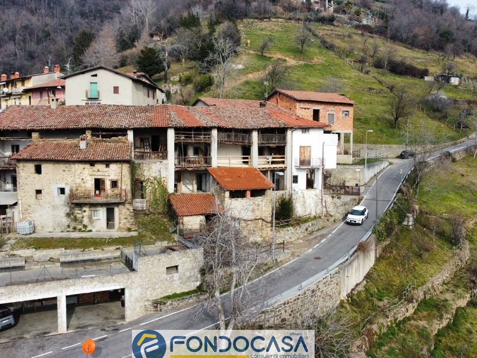 Landejendom i Adrara San Martino, Bergamo - foto 1