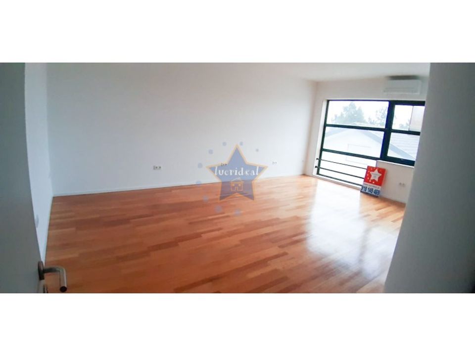 Erhvervsejendom i Moreira, Porto - foto 1