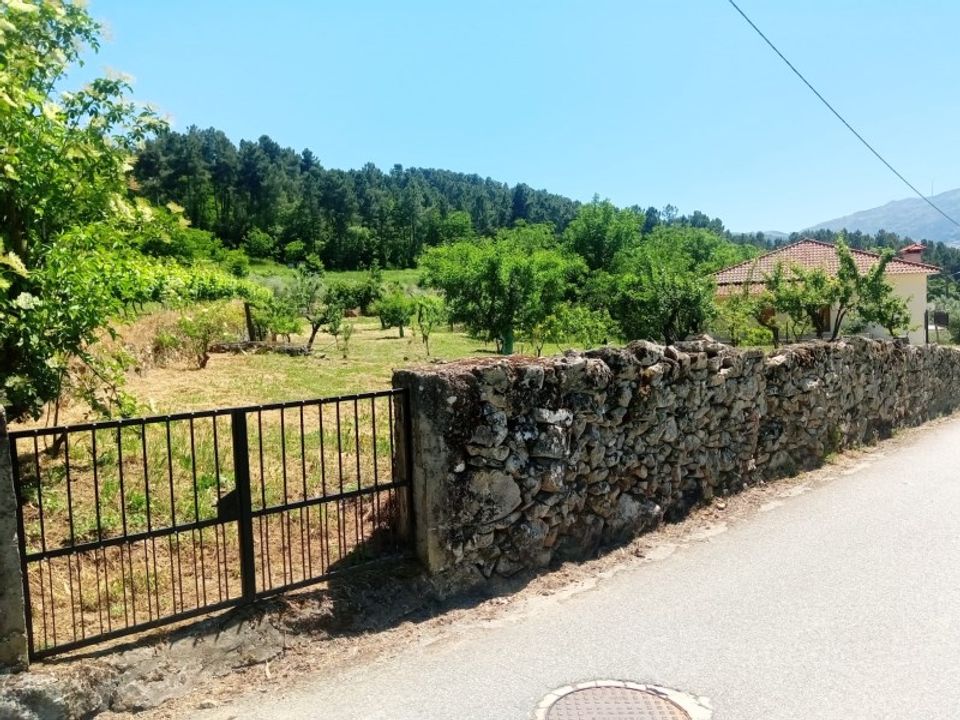 Helårsgrund i Gouviaes e Ucanha, Viseu - foto 1