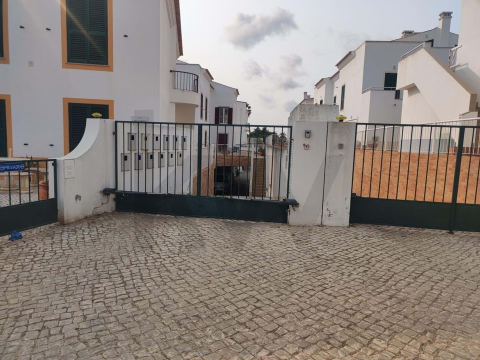 Garage i Luz, Faro - foto 2