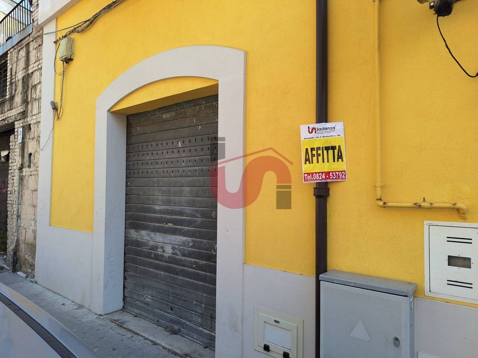 L'establiment comercial a Benevento, Benevento - foto 1