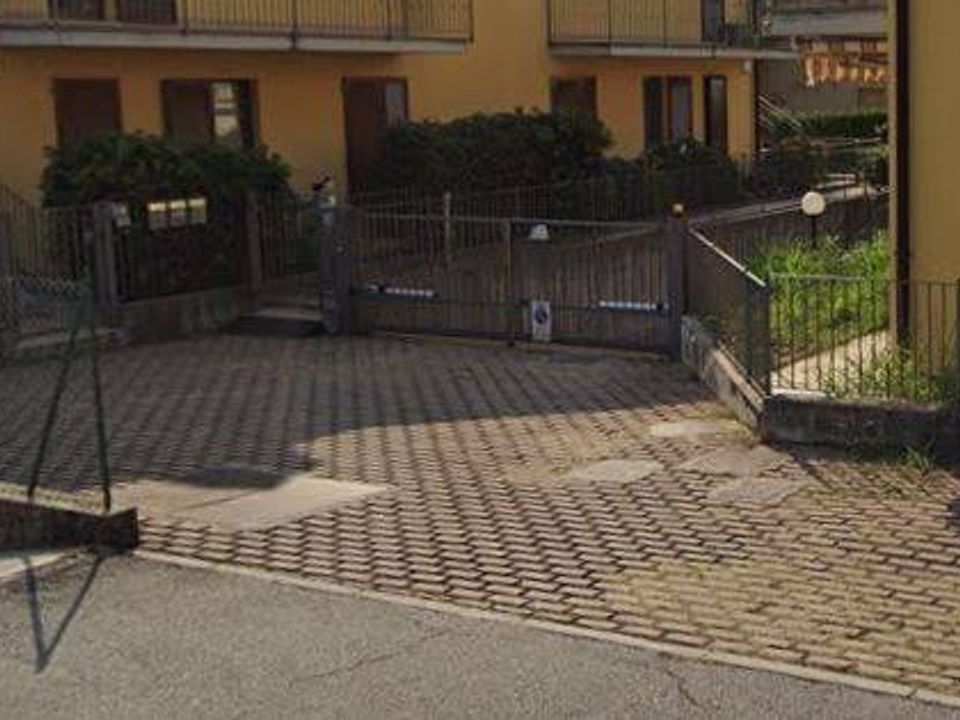 Parkeringsplads i Brembate di Sopra, Bergamo - foto 1