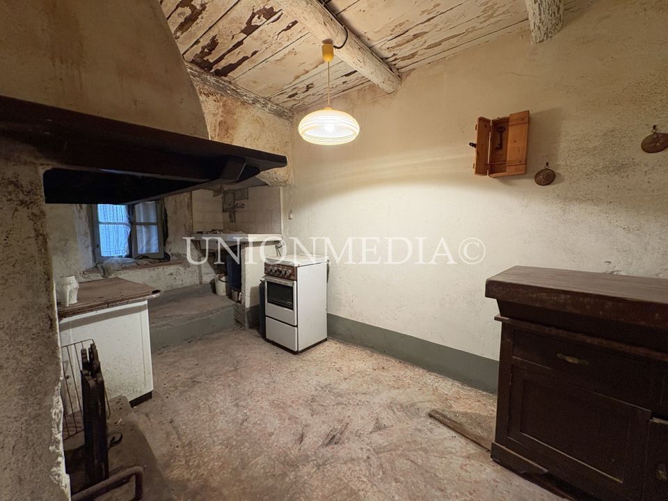 Byhus i Fosdinovo, Massa and Carrara - foto 1