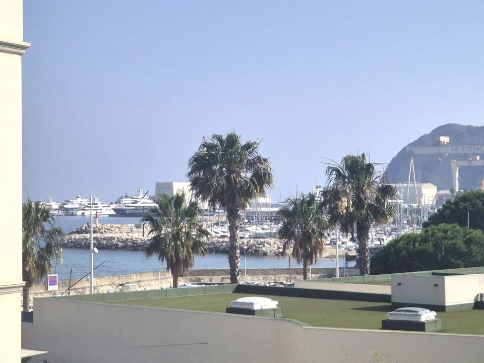 Lejlighed i La Ciotat, Bouches-du-Rhone - foto 1