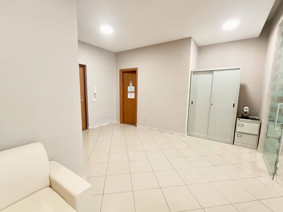 Erhvervsejendom i Casalnuovo di Napoli, Naples - foto 2
