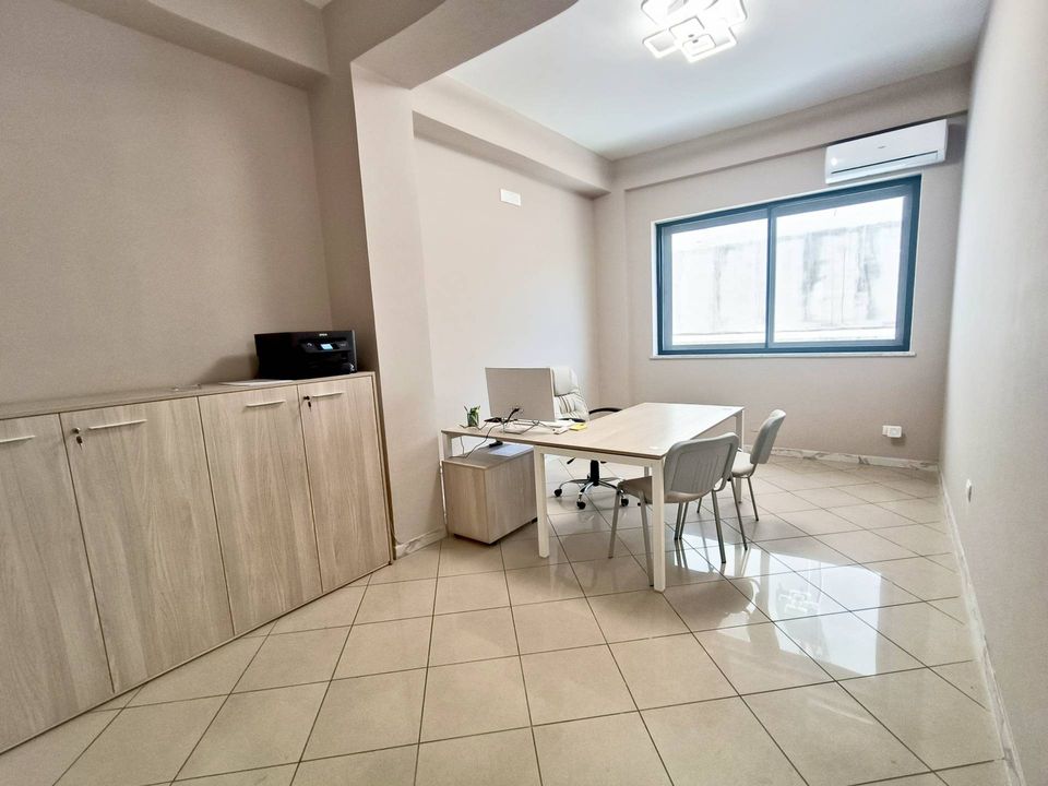 Erhvervsejendom i Casalnuovo di Napoli, Naples - foto 1