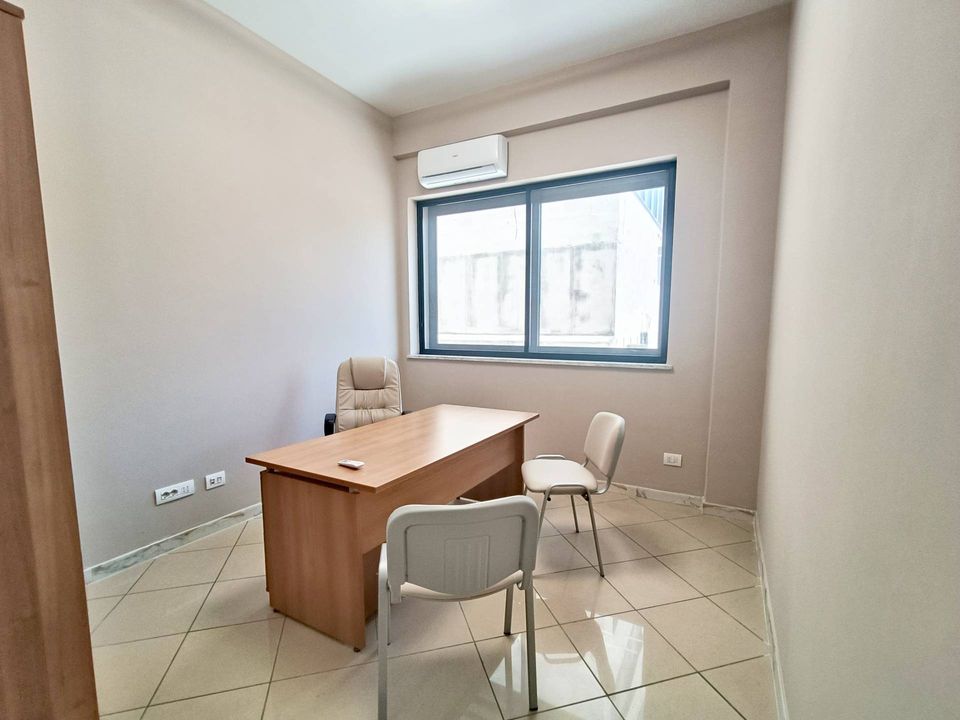 Erhvervsejendom i Casalnuovo di Napoli, Naples - foto 4