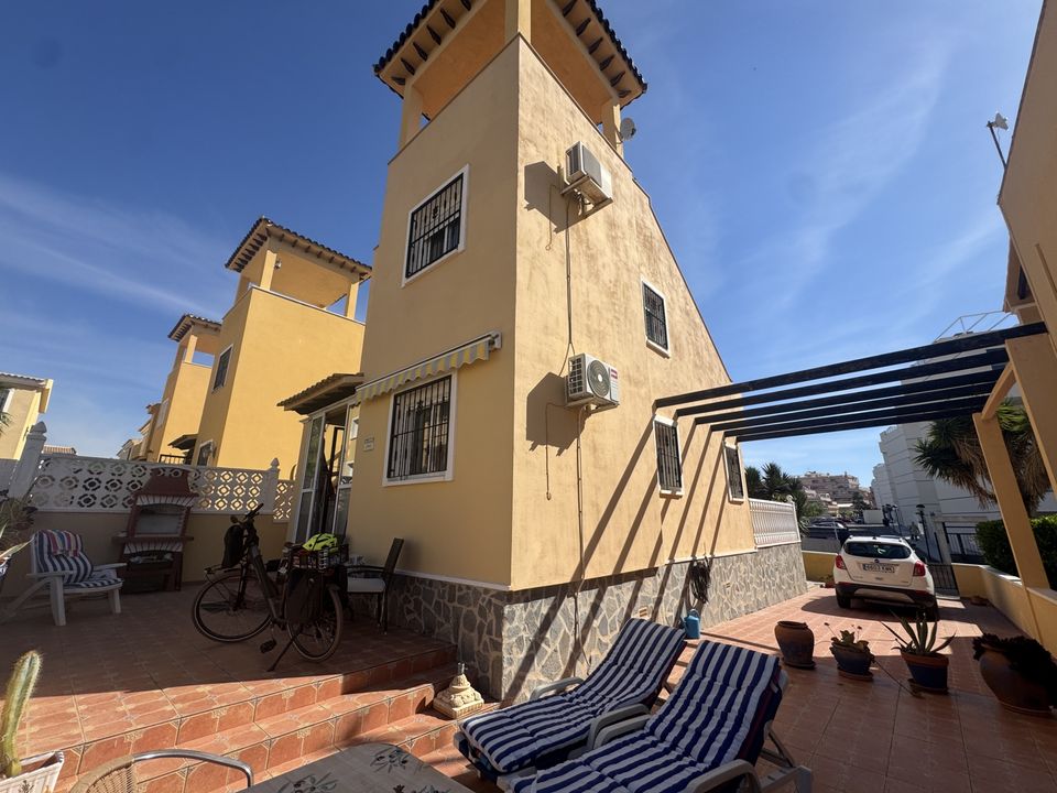 Villa i Villamartin, Alicante - foto 1