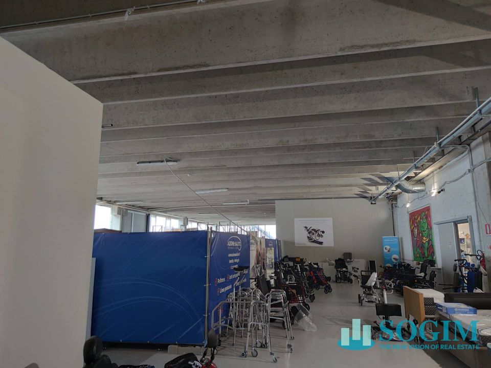 L'establiment comercial a Liscate, Milan - foto 3