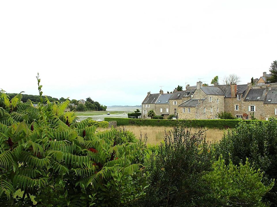 Commercial property in Notre Dame-du-Guildo, Cotes-d'Armor - photo 2