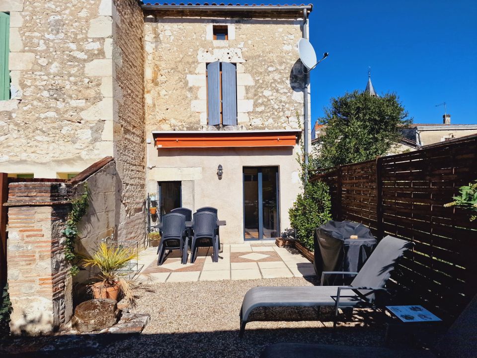 Village house in Eymet, Dordogne - photo 1