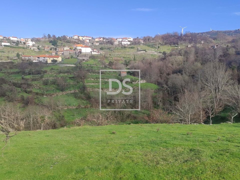 Helårsgrund i Loivos do Monte, Porto - foto 1