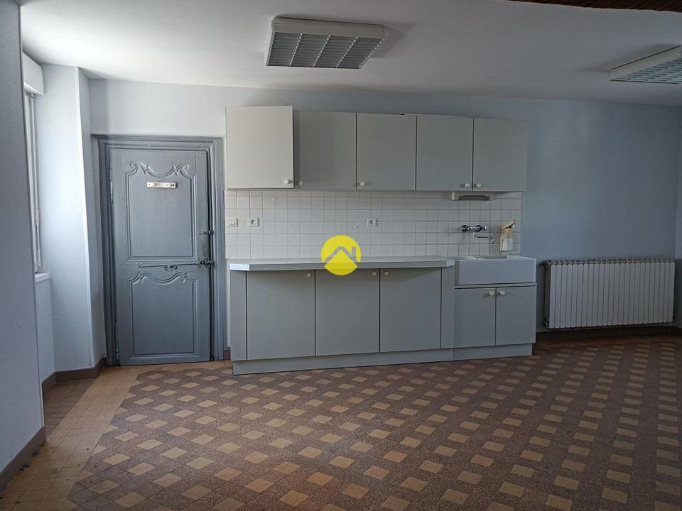 Villa in Cosne-d'Allier, Allier - photo 2