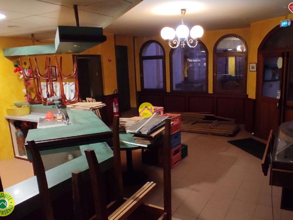 Erhvervsejendom i Bourbon-l'Archambault, Allier - foto 4