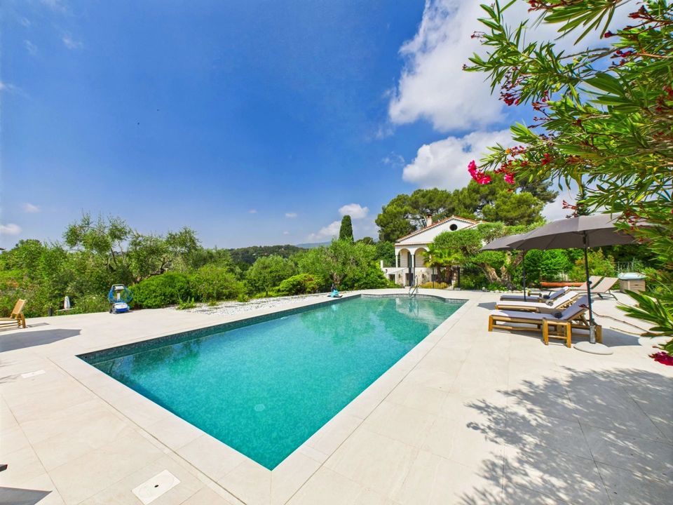 Villa i Roquefort-les-Pins, Alpes-Maritimes - bilde 1